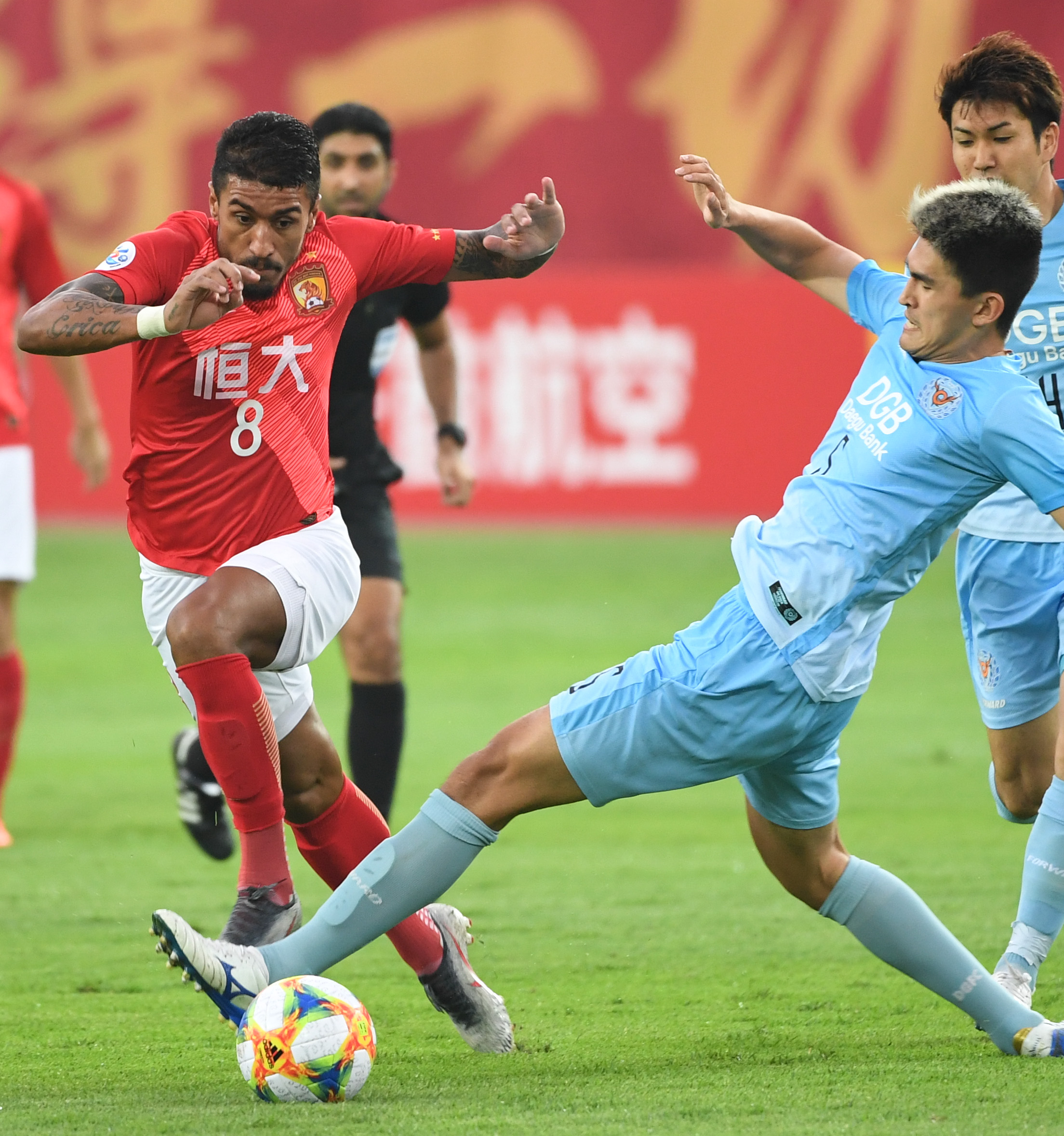 乐动体育-广州恒大迎来广州富力，激情碰撞！